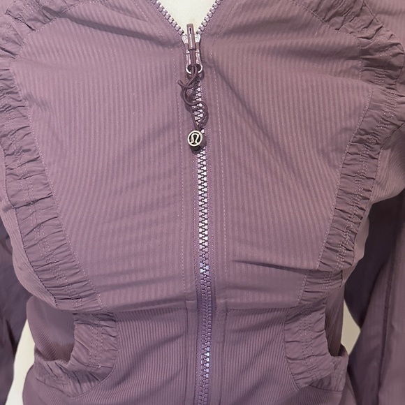 Lululemon ruffle dance studio jacket plum size 6 reversible - Picture 5 of 6